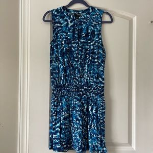 Womens dress with elastic waste and buttons